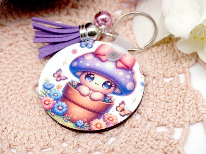 Porte clef MDF(bois) tit champignon kawaii et son chapeau mauve