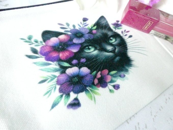 Trousse de toilette blanche chat noir et violet