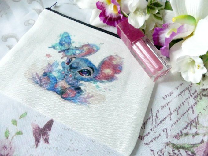 Trousse de toilette blanche et stitch